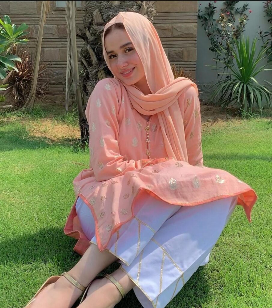 aena khan hijab pics